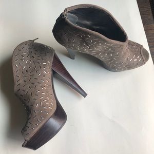 Metallic sprinkled bootie